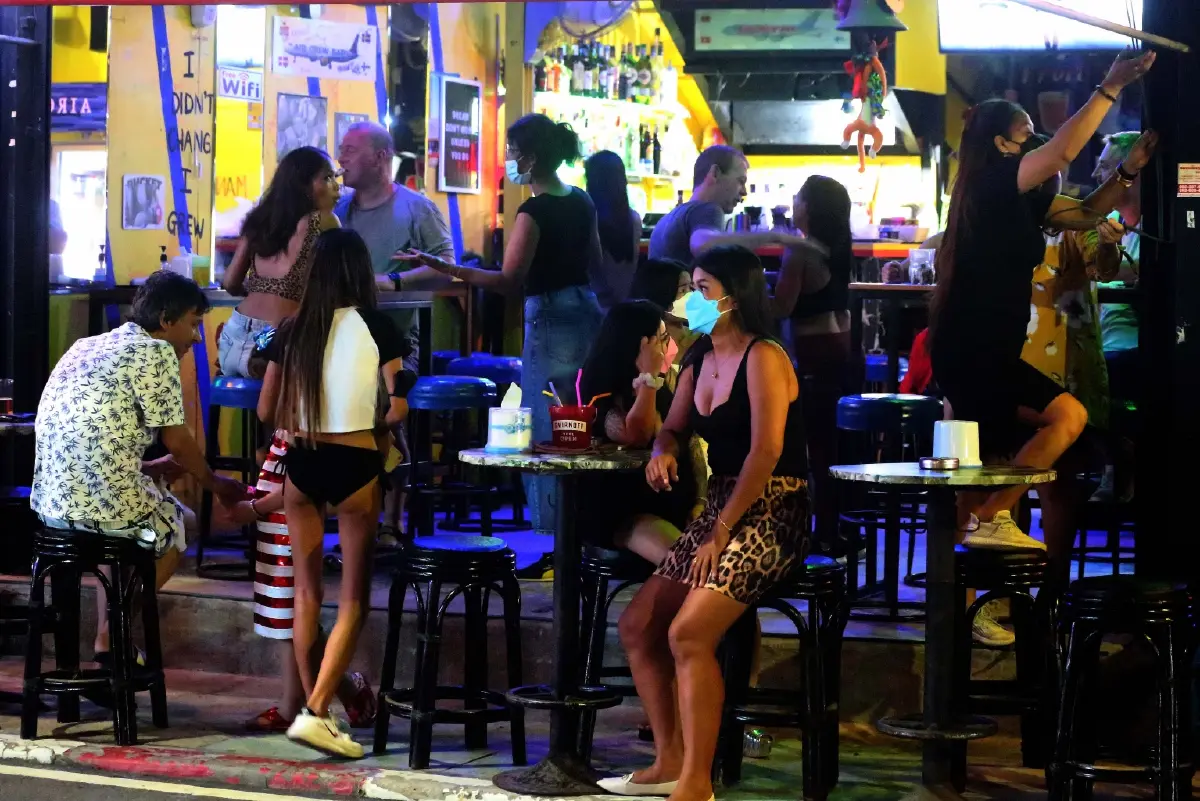 กรมอนามัย ย้ำ ร้านอาหารแหล่งท่องเที่ยว ยกการ์ดสูงเข้มมาตรการป้องกันโควิด