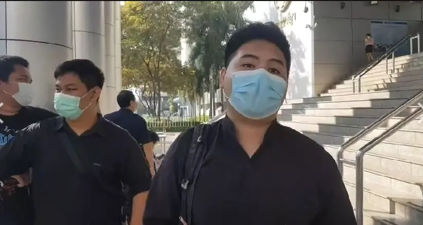 ศาลสั่งรอกำหนดโทษ 2 ปี "สมาร์ท" แนวร่วมธรรมศาสตร์ฯ ละเมิดศาล