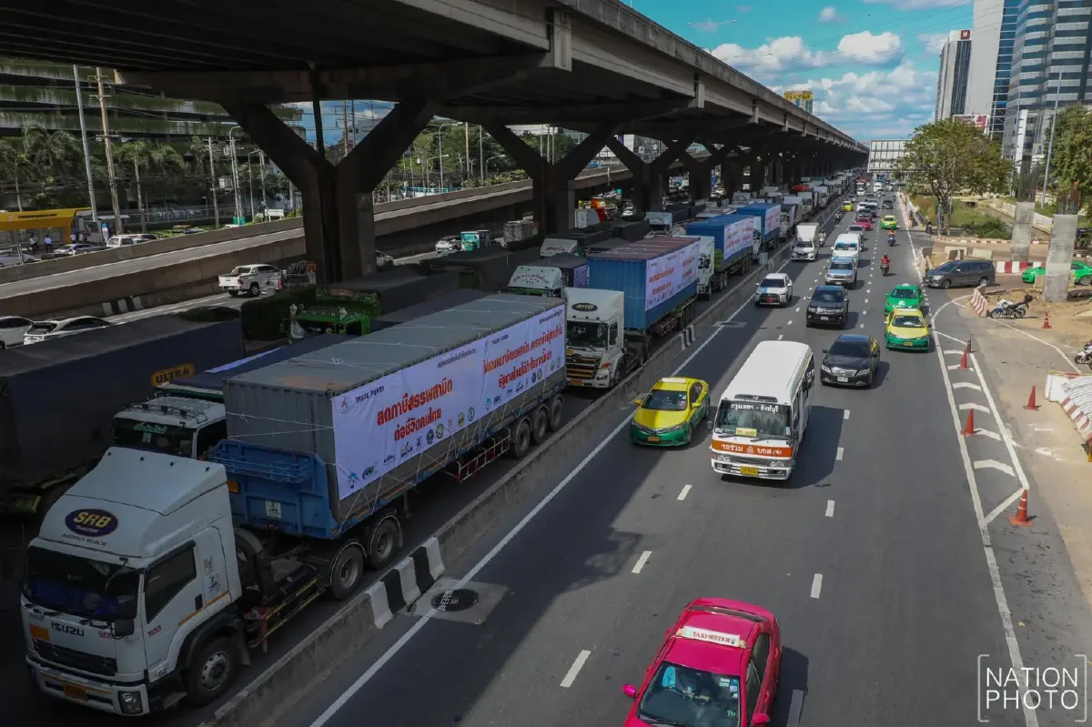 โฆษกรัฐบาลขอ กลุ่มรถบรรทุกเข้าใจแก้น้ำมันแพง หลังถูกขู่หยุดเดินรถ 2 แสนคัน