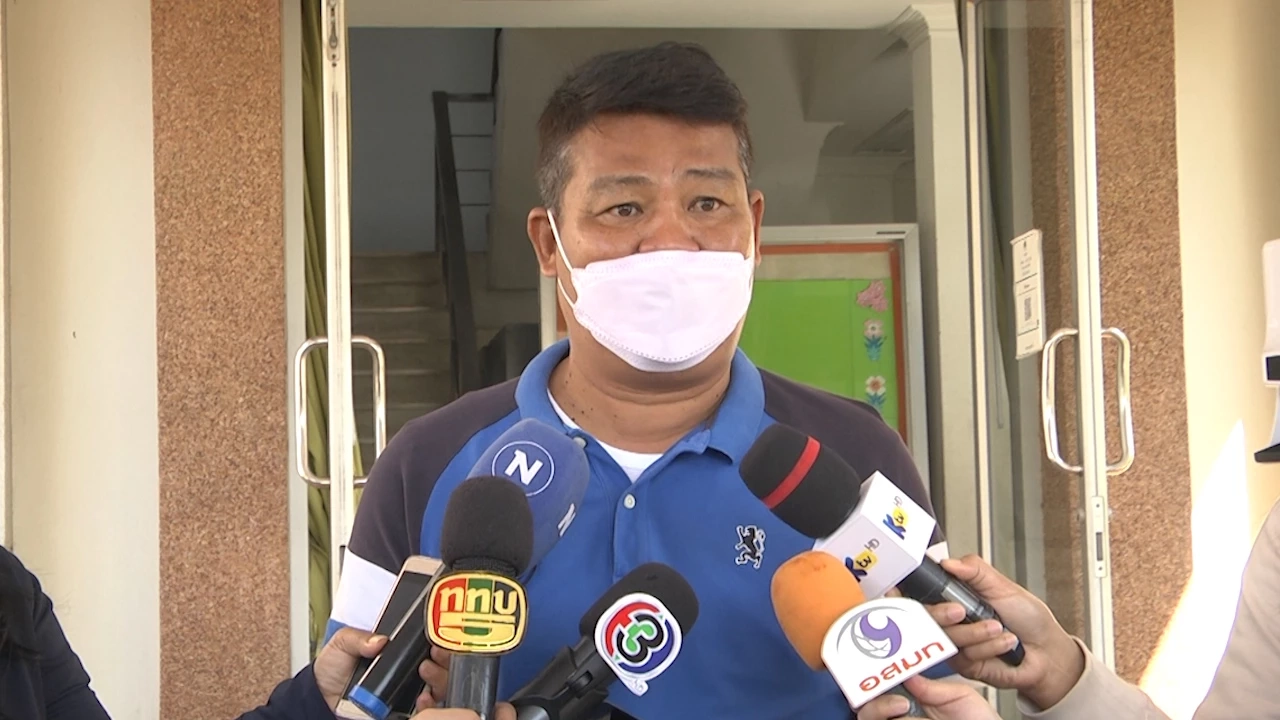 ร้อง กกต. ตรวจสอบป้ายหาเสียงผู้สมัคร นายก อบต.บ้านขาม