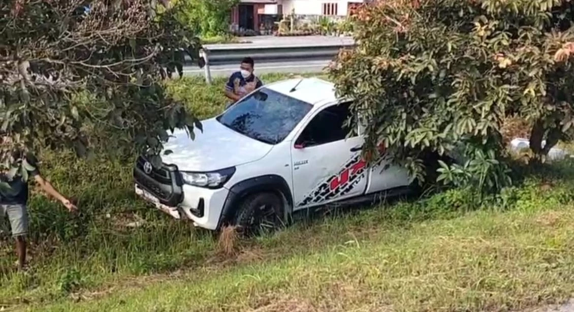 กระบะขนแรงงานต่างด้าวตกร่องถนน ตร.ทุ่งสง รวบครบ13ราย