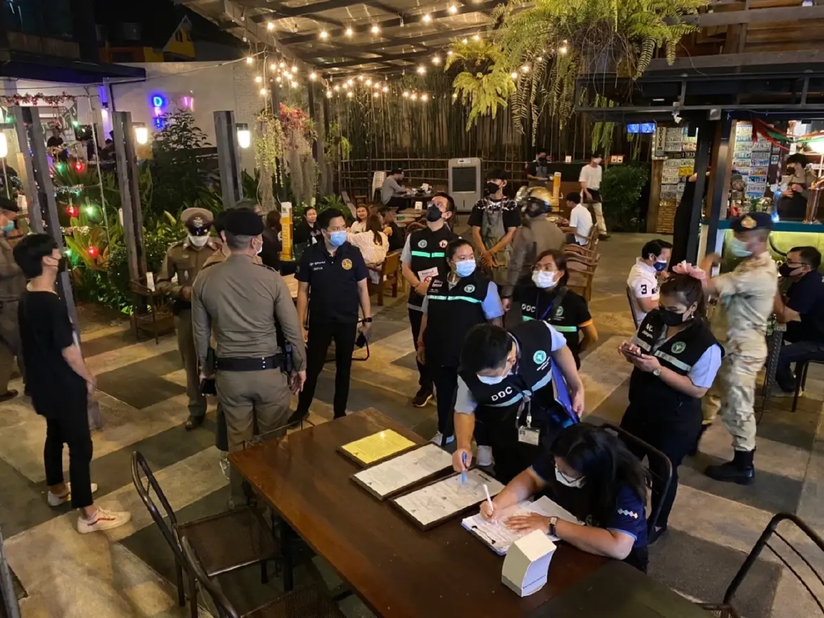 ศปก.เมืองเชียงใหม่ ออกตรวจร้านอาหาร ย้ำมาตรการคุมเข้มโควิด