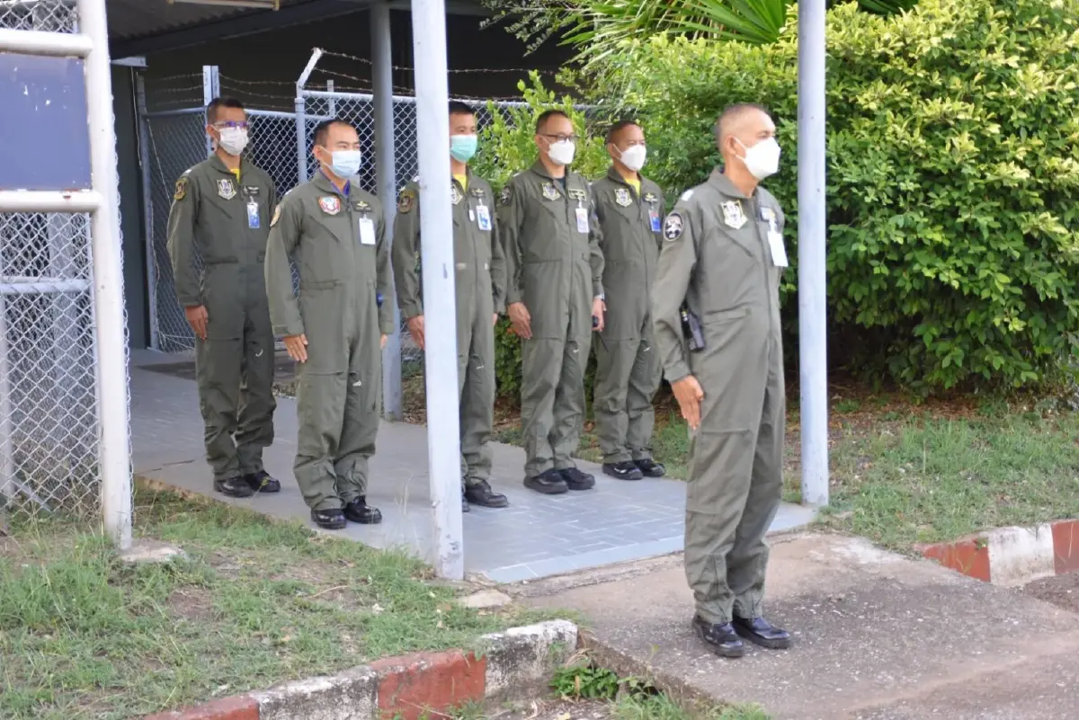 ผบ.ทอ. บินด่วนนครสวรรค์ สร้างขวัญกำลังใจฝูงบิน 211 หลัง F-5F ประสบอุบัติเหตุ