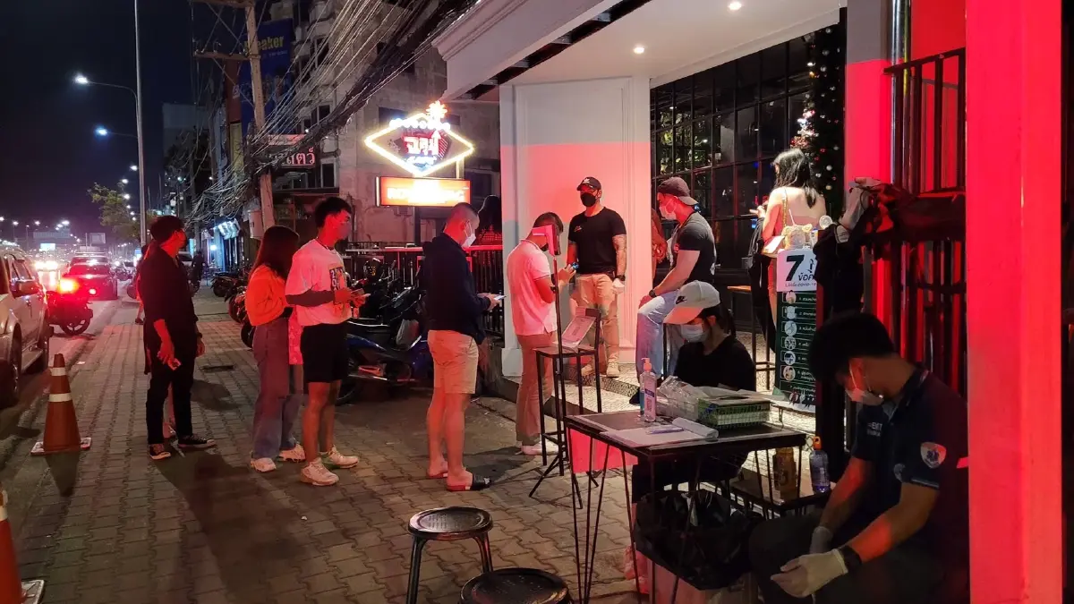 ศปก.เมืองเชียงใหม่ ออกตรวจร้านอาหาร ย้ำมาตรการคุมเข้มโควิด