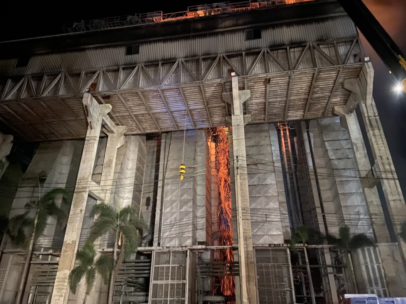 ไฟไหม้โรงสีข้าวขนาดใหญ่เมืองโคราช สูญกว่า 10 ล้านบ.