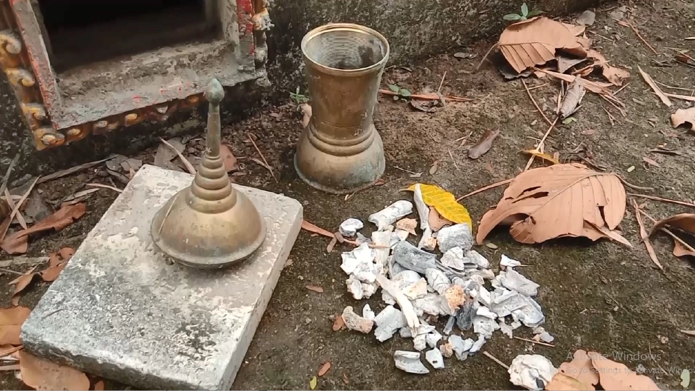 แก๊งจอมขมังเวทย์ ทุบทำลายกำแพงวัด เจดีย์ใส่อัฐิ ขโมยเงินปากผี