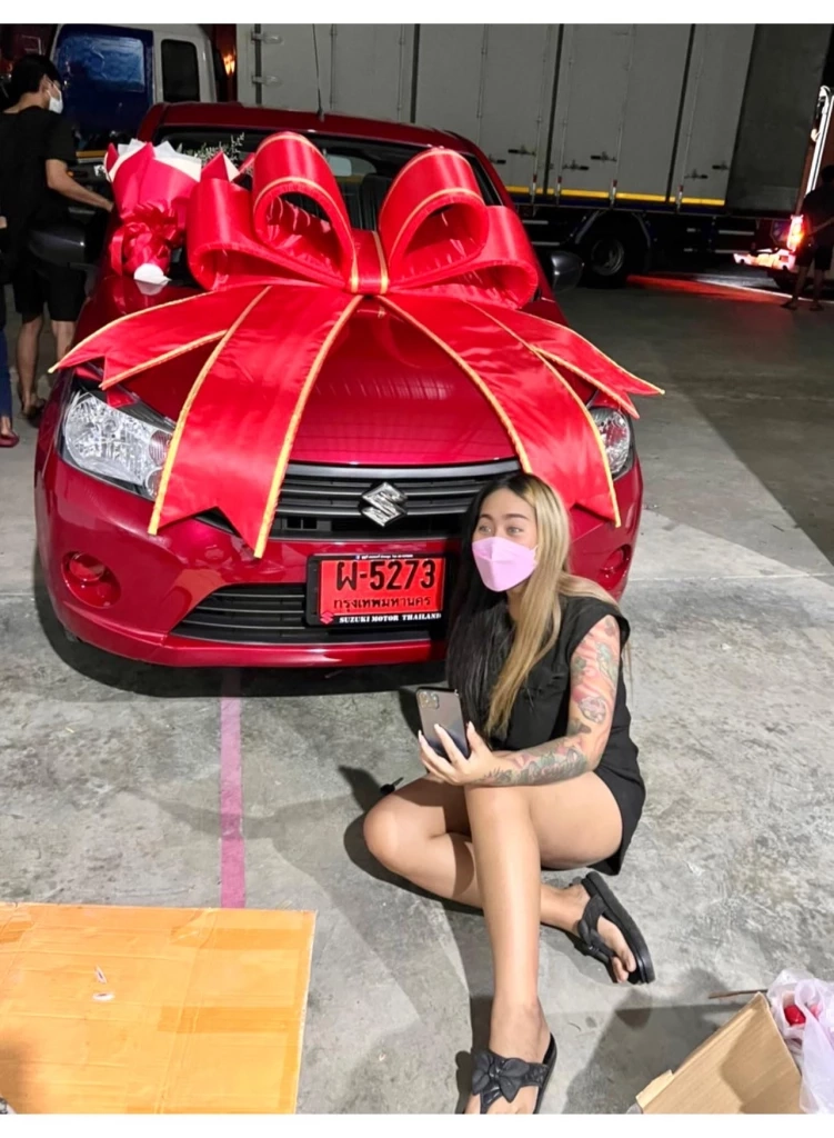 สาวดวงเฮงกล่องสุ่ม ‘พิมรี่พาย’ ประกาศขายรถป้ายแดง