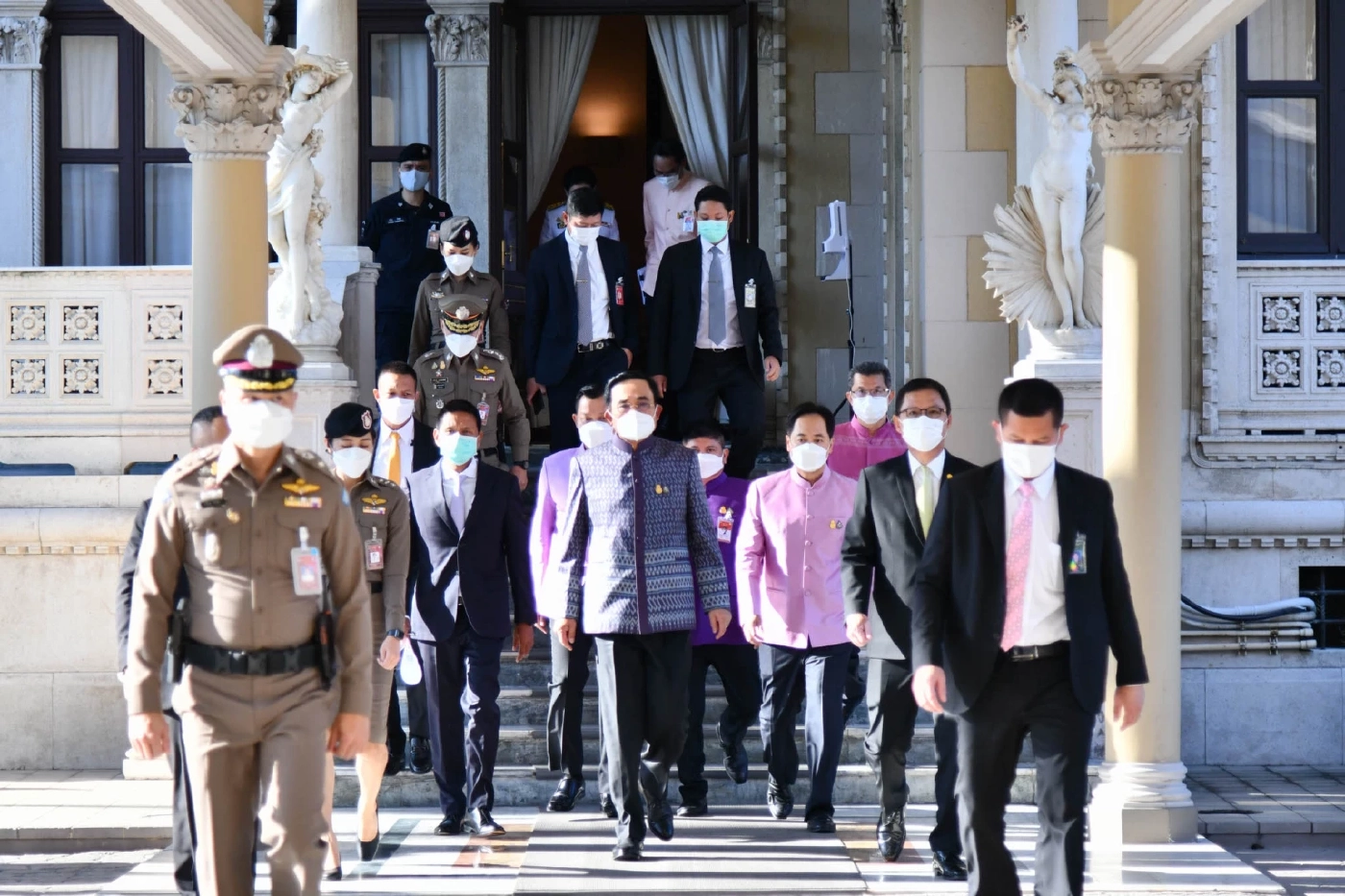 “นายกฯ” ชื่นชม ผบ.ทร.- ผบ.ฐานทัพเรือสัตหีบ เข้าธำรงวินัยปมทหารเรือเมากร่าง