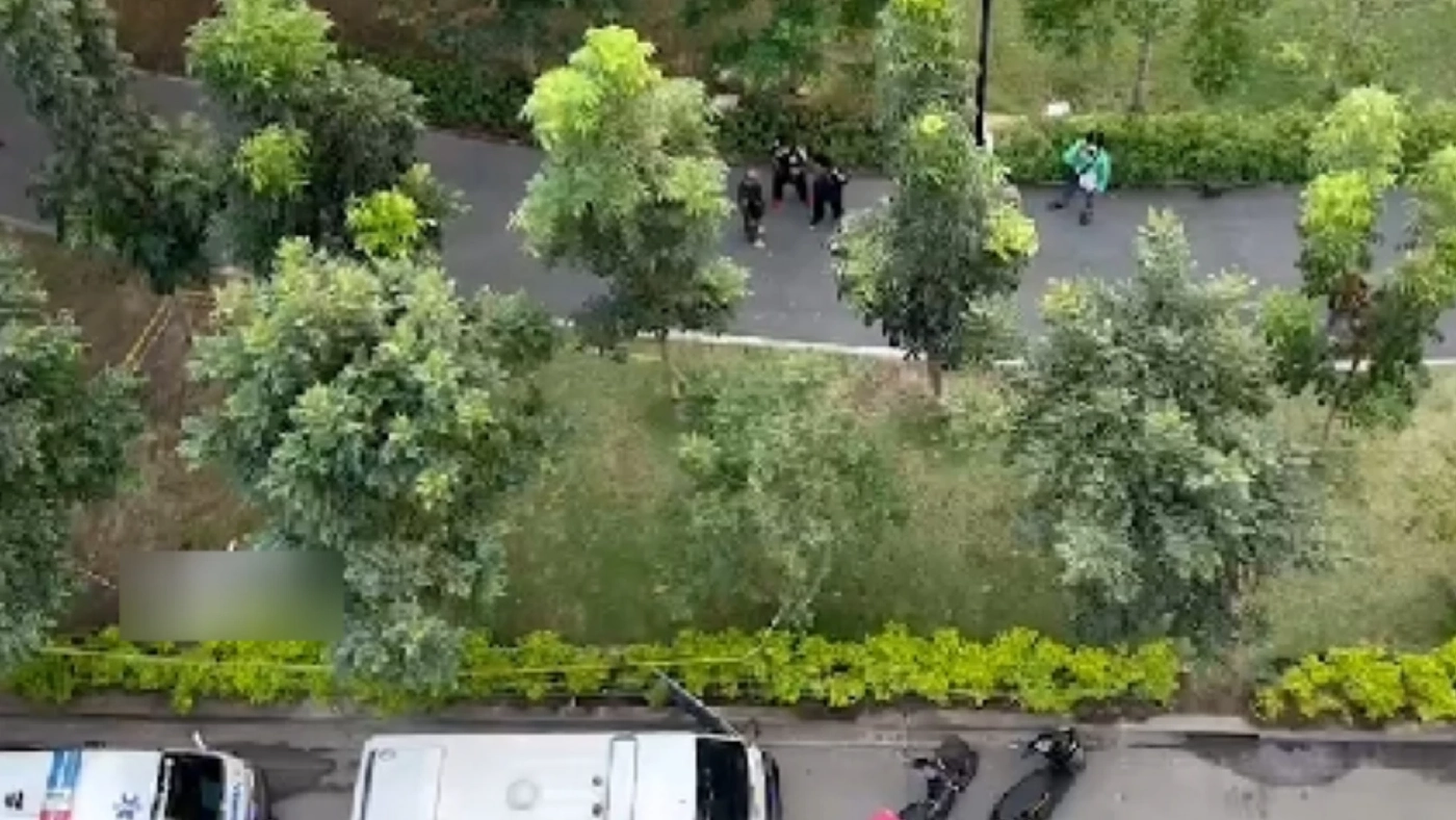 ครูชาวแอฟริกาใต้ โดดสะพานข้ามแยกศรีนครินทร์ ดับ ภรรยา เผย เหตุมาจากเครียด