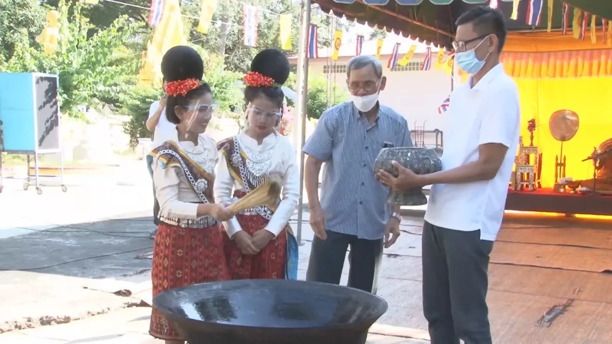 ชุมชนวัดหนองพังนาค ประกอบพิธีกวนข้าวทิพย์ถวายเป็นพระราชกุศล