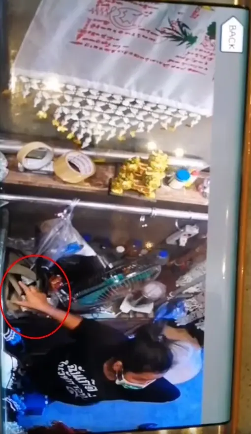 เจ้าของร้านโพสต์ประจาน "หัวขโมย" แอบลักกระเป๋าเงินตลาดนัดจตุจักร