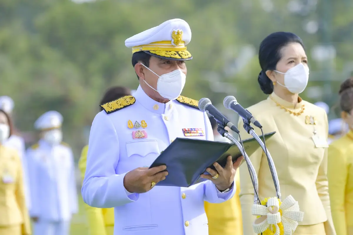 นายกรัฐมนตรีและภริยา เป็นประธานในพิธีวางพานพุ่ม เนื่องในวันพ่อแห่งชาติ