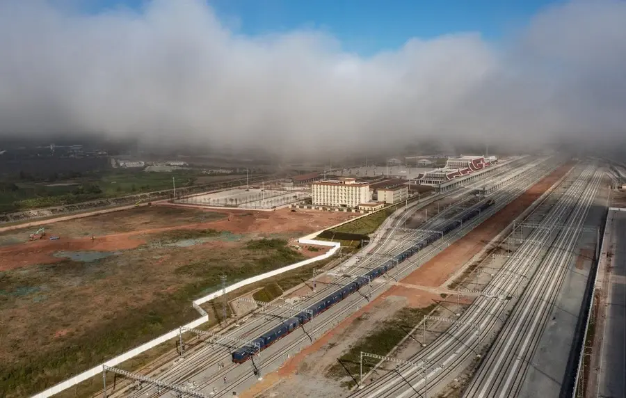 รถไฟสินค้าขบวนแรก “ทางรถไฟจีน-ลาว”  ถึงพรมแดนลาวแล้ว