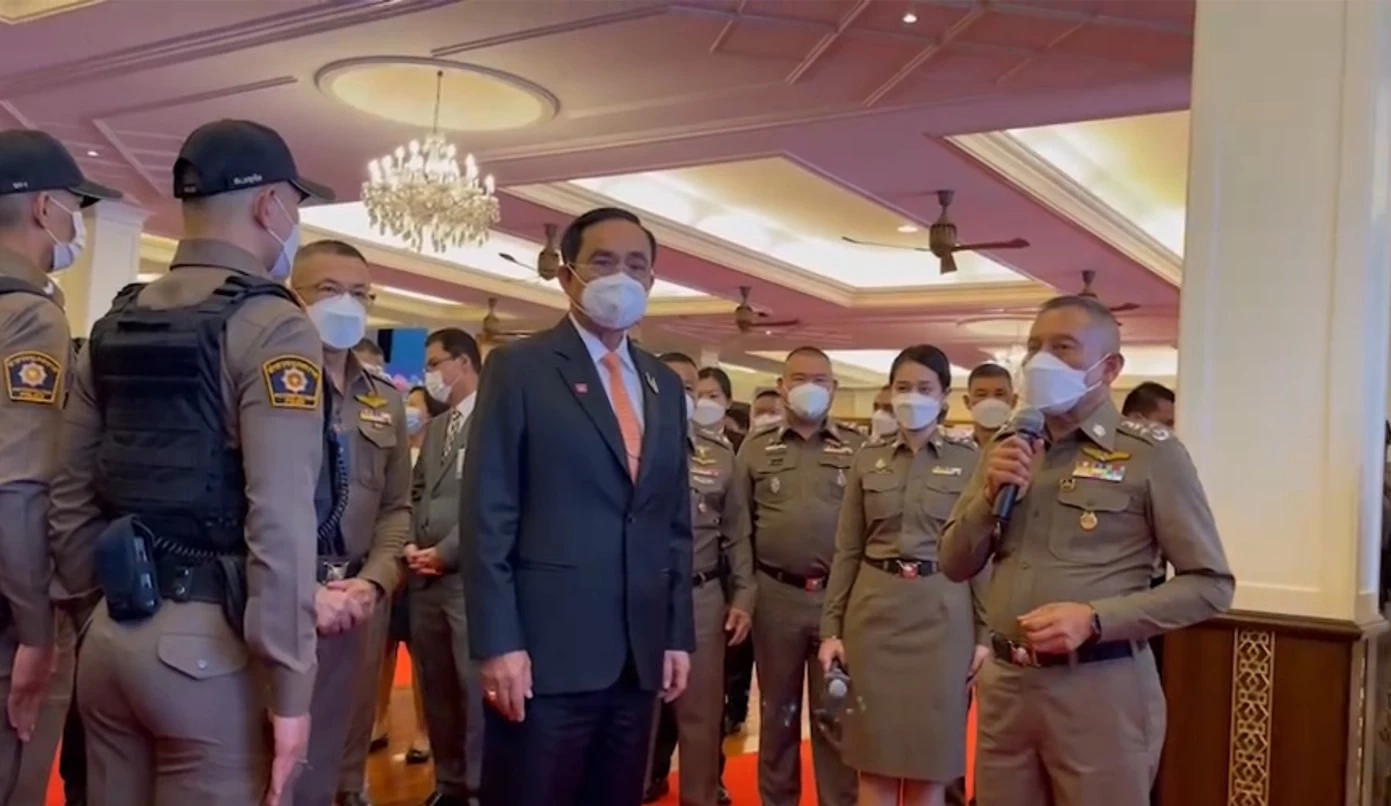 นายกฯนั่งหัวโต๊ะประชุมก.ตร. ขอรักษาเกียรติทำงานเข้มแข็ง-ตรวจสอบได้