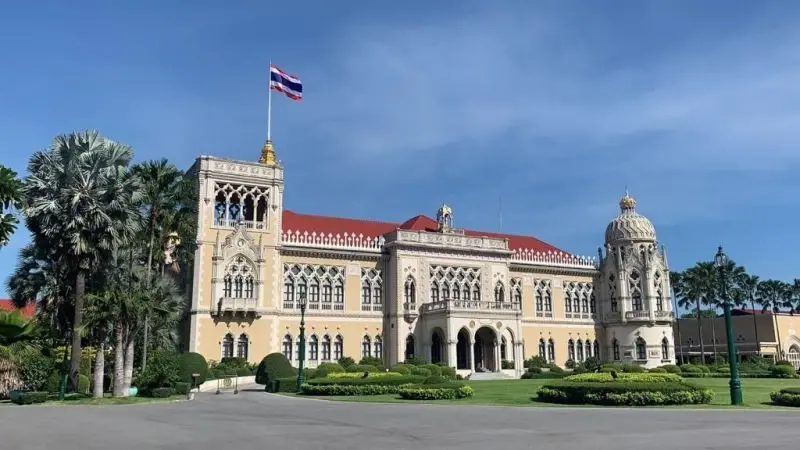 เหล่าทัพตบเท้าอวยพรปีใหม่ นายกฯ ยังไร้ปฏิกิริยาฉายารัฐบาล"ยื้อยุทธ์"