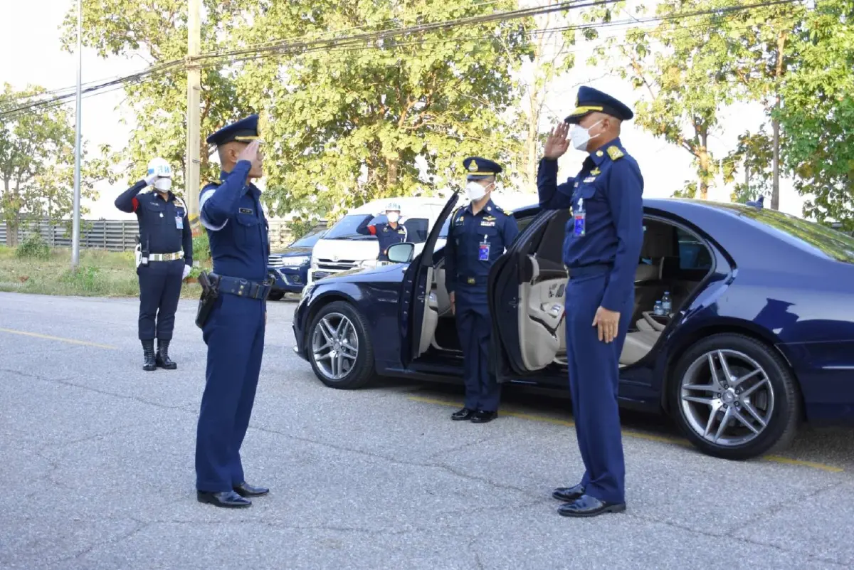 ผบ.ทอ. บินด่วนนครสวรรค์ สร้างขวัญกำลังใจฝูงบิน 211 หลัง F-5F ประสบอุบัติเหตุ