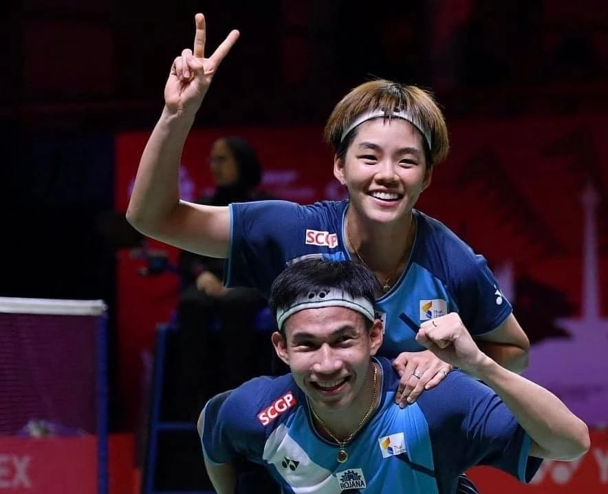 ที่ "บาส-เดชาพล" และ "ปอป้อ-ทรัพย์สิรี" สองแบดมินตันของไทย