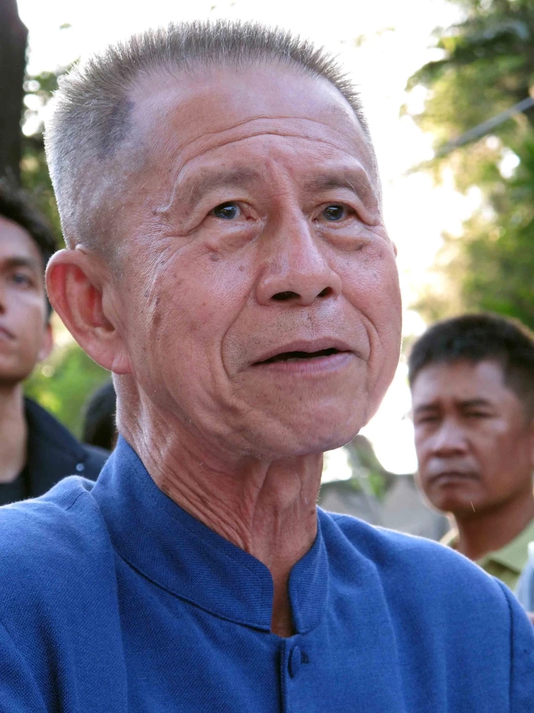 พล.ต.จำลอง ศรีเมือง