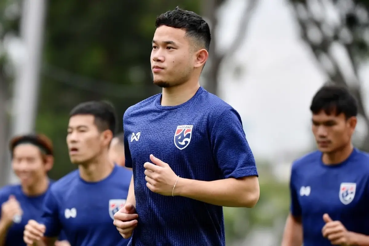 ช้างศึก​ซ้อมครั้งแรกที่สิงคโปร์ "ธนวัฒน์" ตื่นเต้นได้ร่วมงาน "อุ้ม-เจ-มุ้ย​"