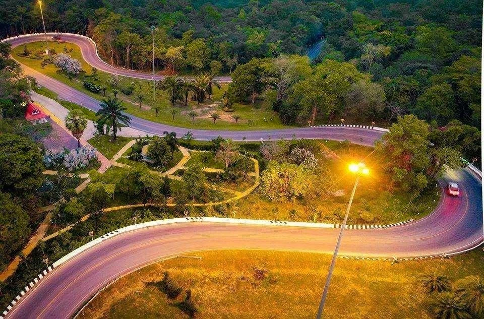 จุดเช็กอินใหม่ “ปิ้งงู ปิ๊งรัก” ถนนโค้งที่สวยที่สุดในอีสาน