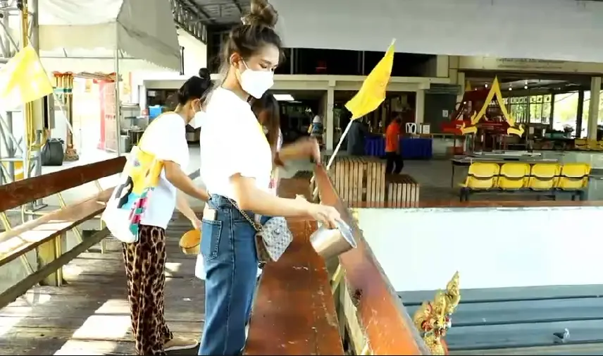 โวยโจรเมืองกรุงแสบย่องขโมยปลาวัดที่อยู่ริมคลองได้ปลาไปขายวันละเป็นตัน
