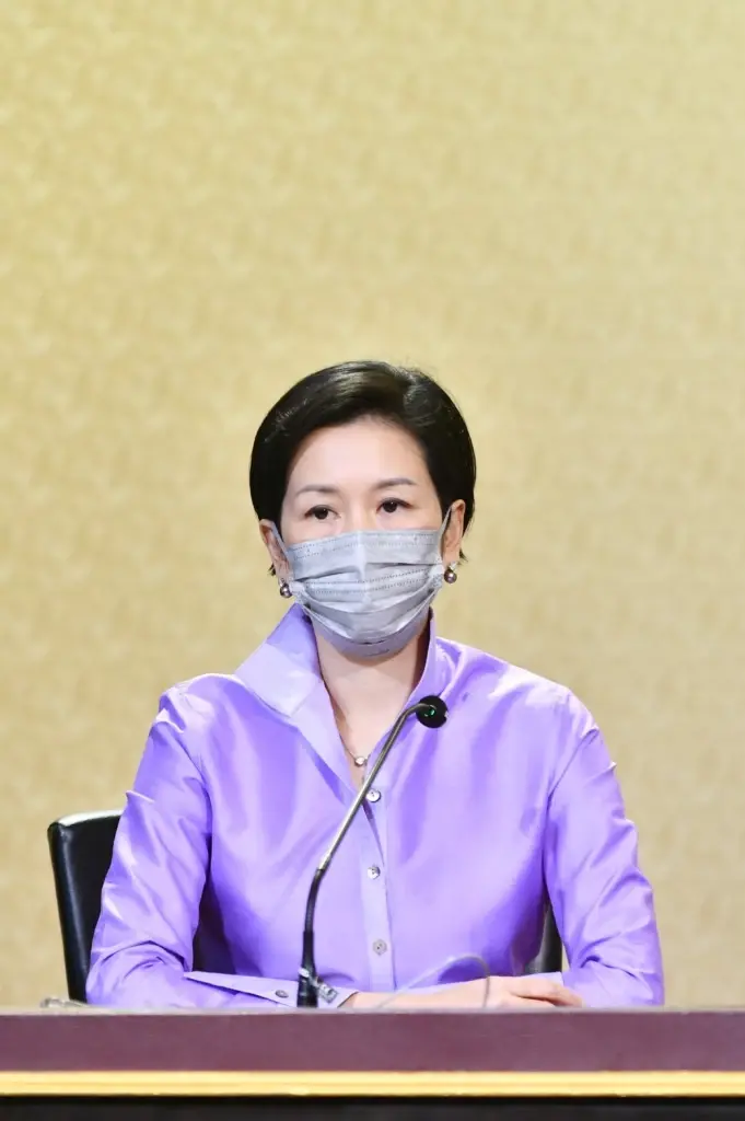 รัชดา ธนาดิเรก รองโฆษกประจำสำนักนายกรัฐมนตรี 