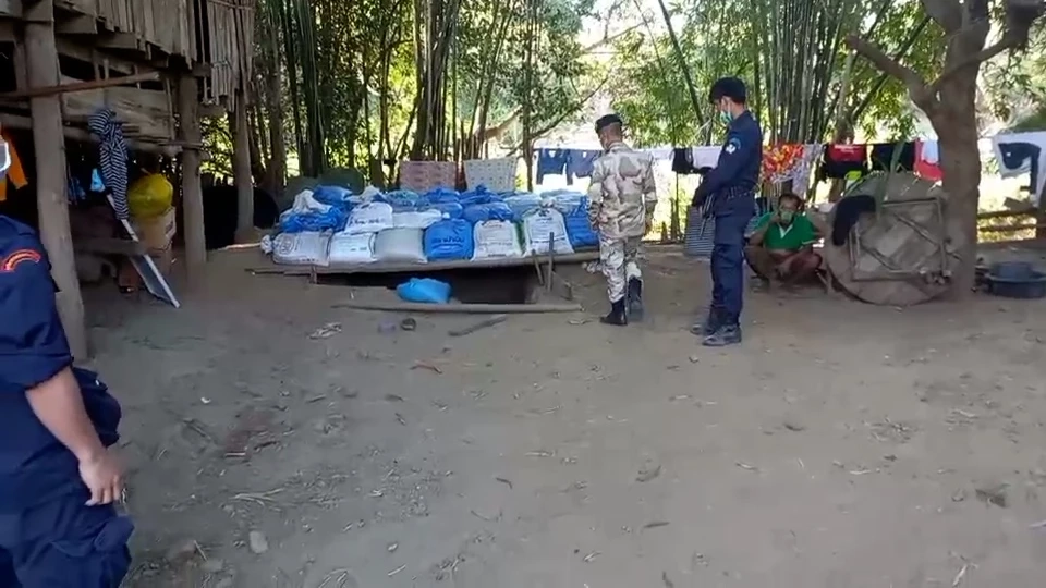 ชาวพบพระขุดหลุมหลบภัย รับมือสู้รบ“พม่า-เคเอ็นยู”