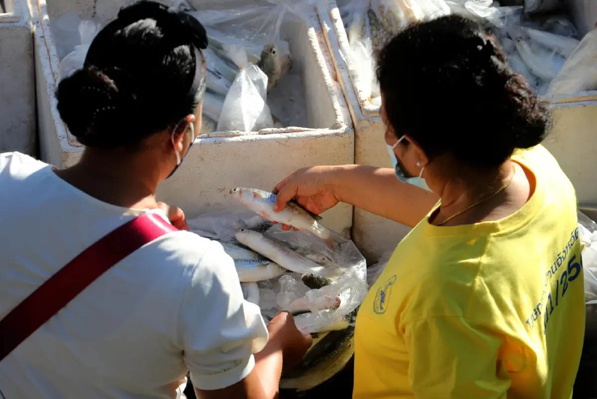 มท. สั่งจัด "ตลาดนัด" ขายของถูก ลดค่าครองชีพประชาชน