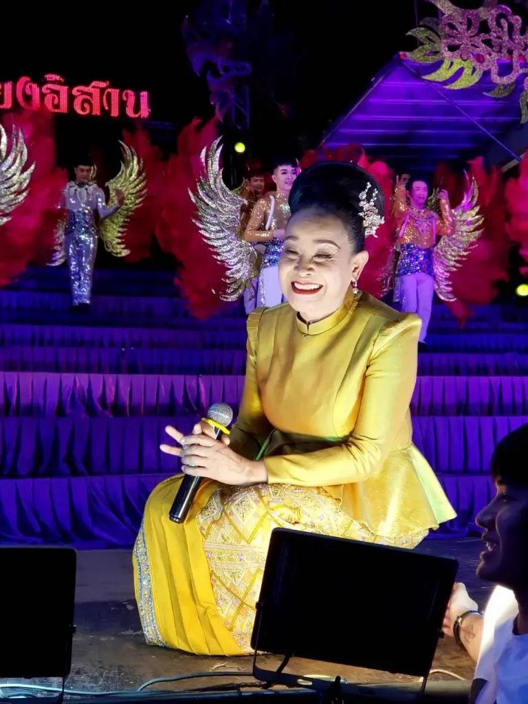แฟนๆแห่ส่งกำลังใจ "แม่นกน้อย" หลังโพสต์รูปใส่เครื่องช่วยหายใจ