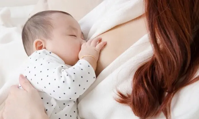 ไขข้องสงสัย แม่แยกกักตัว ให้ลูกกินนมแม่ได้หรือไม่? ต้องปฏิบัติตัวอย่างไร?