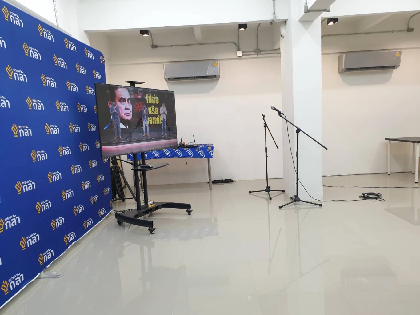 ผู้สมัครเลือกตั้งซ่อมหลักสี่ เข้าวอร์รูมลุ้นผลคะแนน