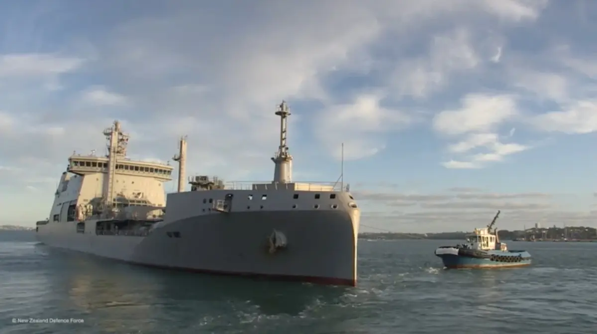 เรือ HMNZS Aotearoa ของออสเตรเลียออกเดินทางเพื่อนำสิ่งของช่วยเหลือไปยังตองกา