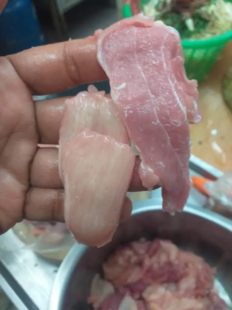 โผล่อีก !  สาวโพสต์เจอร้านค้านำไก่ผสมเนื้อหมู ขายราคาแพง