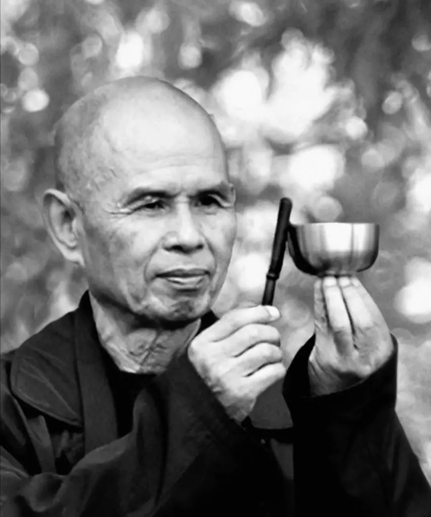 เส้นทางชีวิตพระอาจารย์ ติช นัท ฮันห์ ผู้สอนการเจริญสติ ไม่ใช่เรื่องซับซ้อน