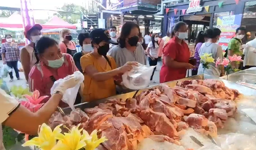 ชาวบ้านแห่ซื้อเนื้อหมู กก.ละ140 บาท ที่เพจสายไหมต้องรอดจัดโปรร่วมหมูรำพึง