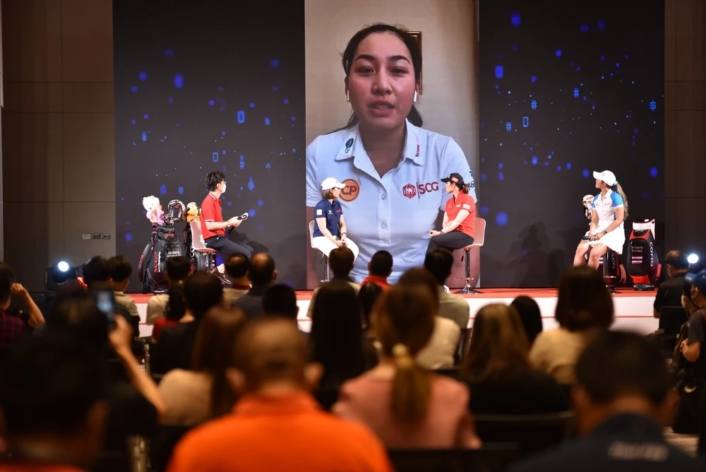 "บาส-ปอป้อ" และ 4 โปรสาว พร้อมสู้ศึกปี 2022 "เอสซีจี" หนุนต่อเนื่อง