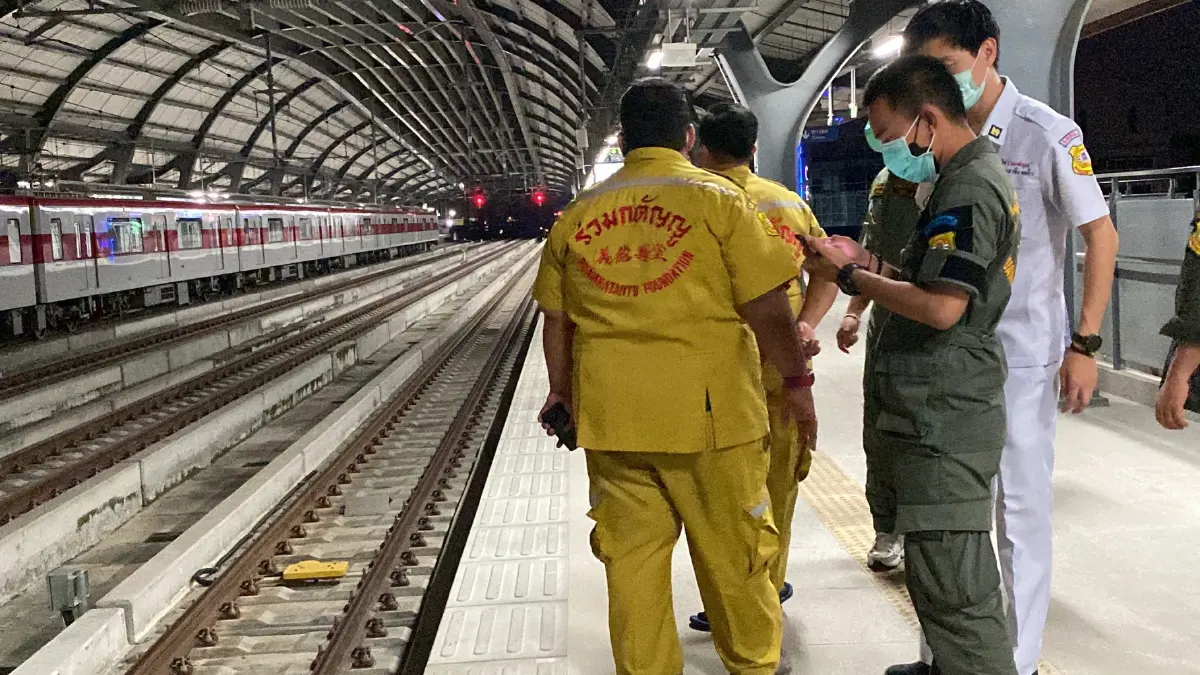 สลดชายนิรนาม ถูกรถไฟฟ้าสายสีแดง ทับดับ สภาพศพ ขาด 3 ส่วน