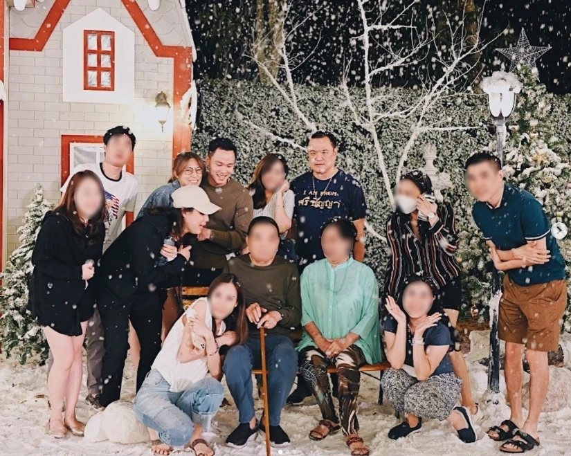 "ลูกอนุทิน" โพสต์ภาพปาร์ตี้ ชาวเน็ตแซะพ่อเพิ่งว่าคนไร้สำนึกทำโควิดพุ่ง