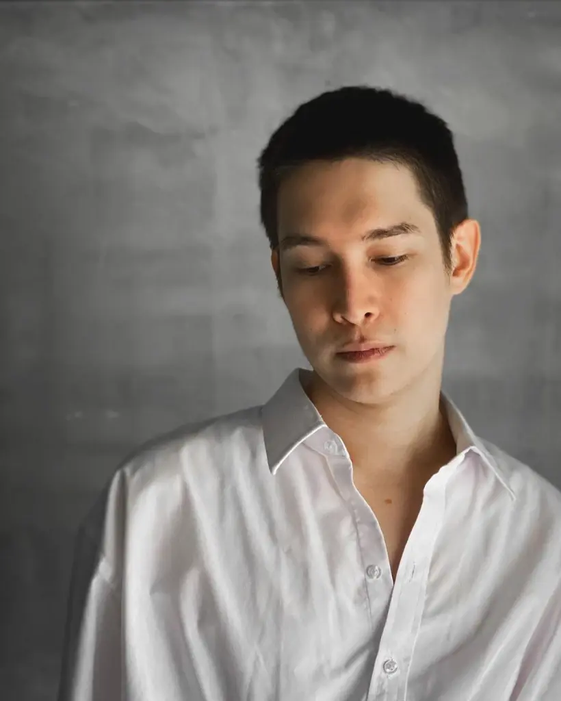 นักร้องชื่อดัง "พีท พล" 