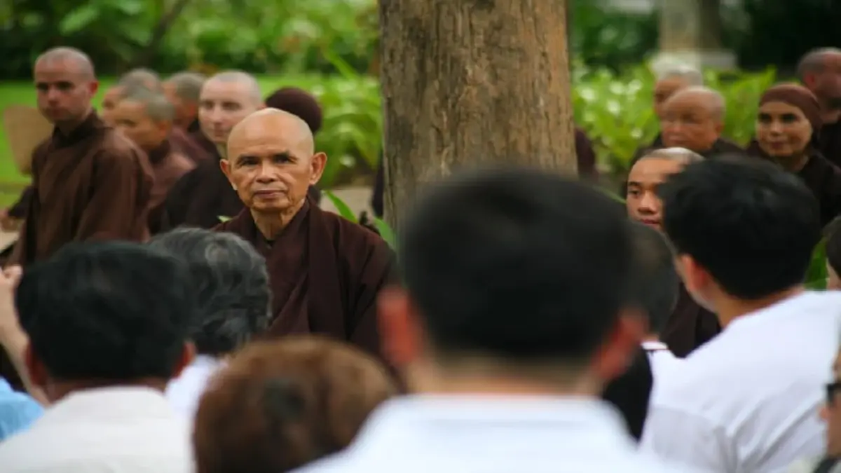 เส้นทางชีวิตพระอาจารย์ ติช นัท ฮันห์ ผู้สอนการเจริญสติ ไม่ใช่เรื่องซับซ้อน