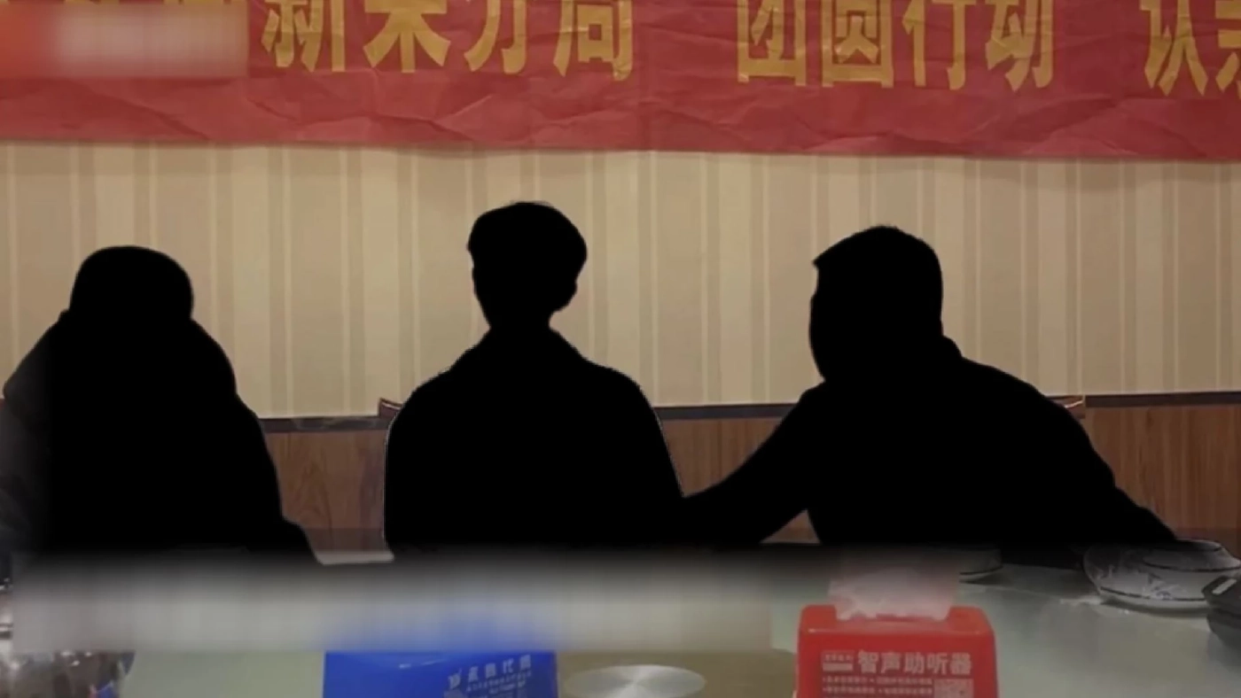 วัยรุ่นจีนยื่นฟ้องศาลฐานพ่อแม่ทอดทิ้ง