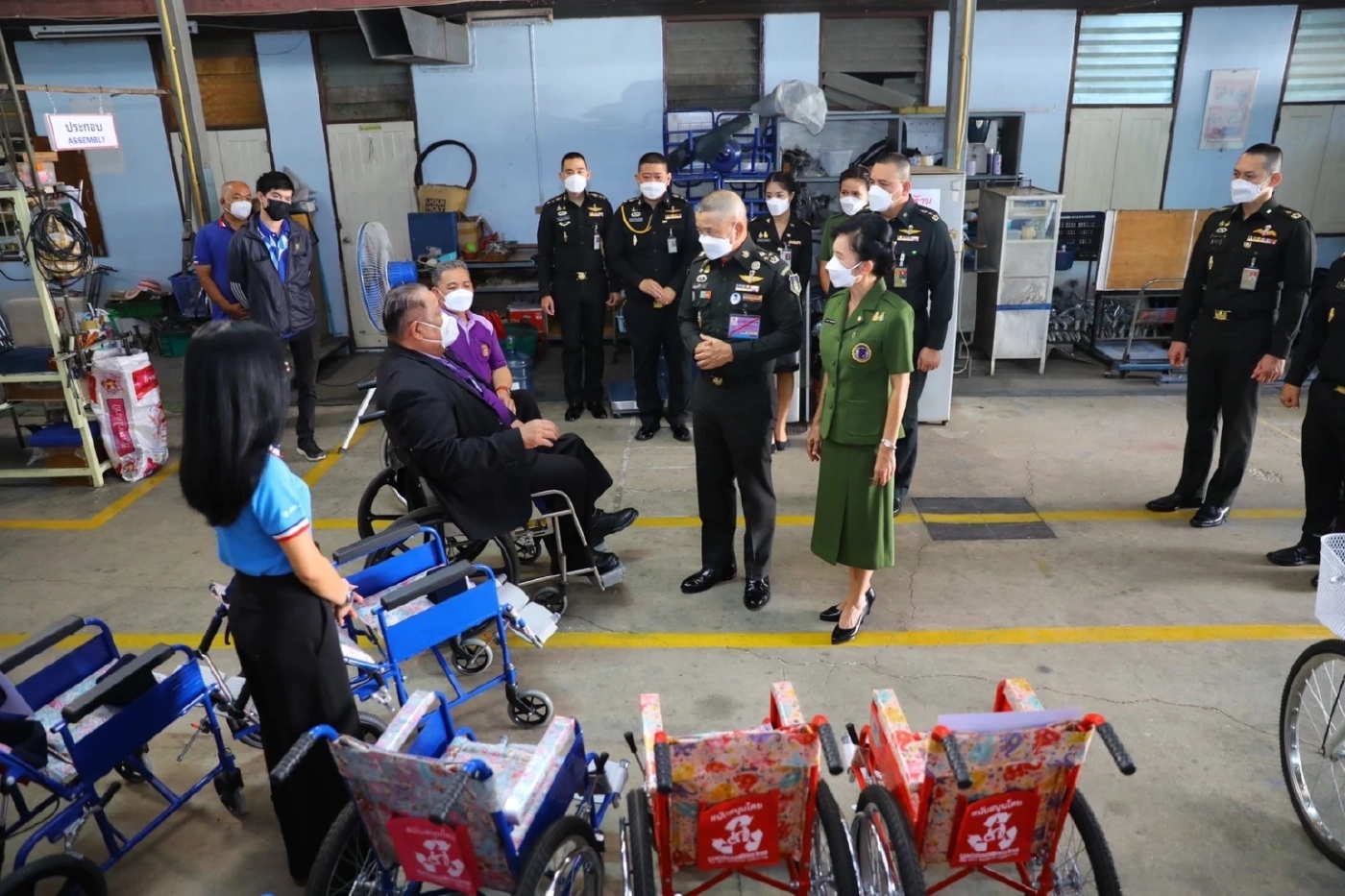 กองทัพบกเดินหน้านโยบายช่วยเหลือสังคม มอบรถสามล้อโยกให้ผู้พิการ