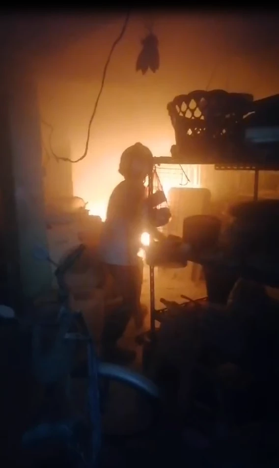 จนท.ดับเพลิงวุ่น "ไหว้เจ้า" ตรุษจีนทำไฟไหม้อาคารพาณิชย์ 