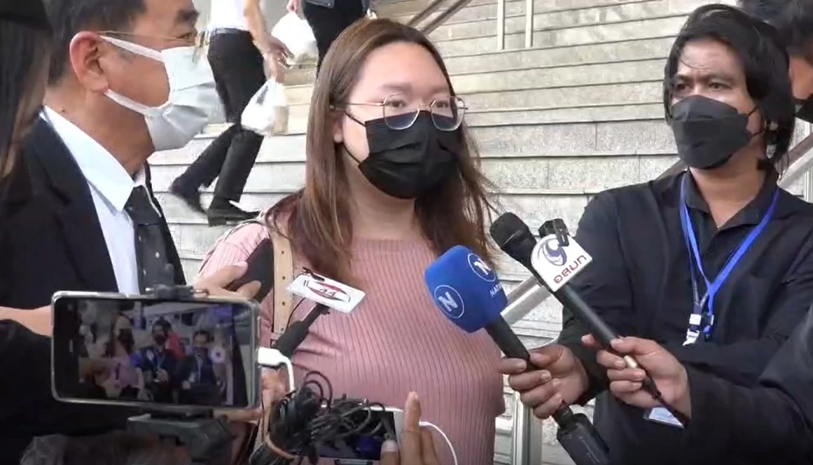 ศาลให้ประกัน "รุ้ง ปนัสยา " ไปเรียน 6 เดือน ถอด EM - ห้ามหมิ่นสถาบัน