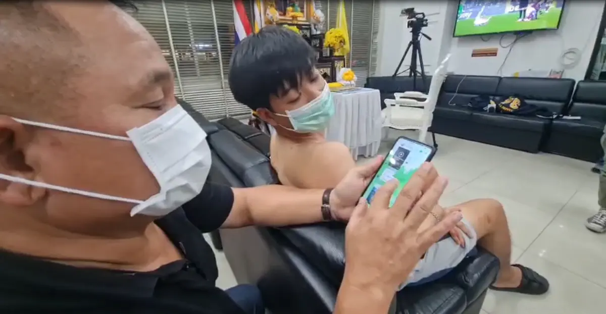 "หนุ่มแกร็บฟู้ด" ควงมีดบุกแทงลูกเขย "รองสารวัตร" คาแฟลตตำรวจ