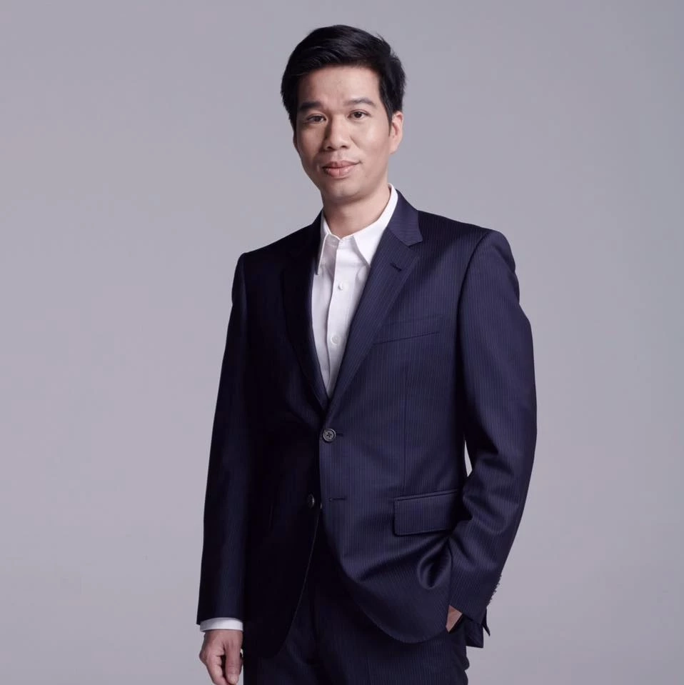 นายสุรชาติ เทียนทอง 