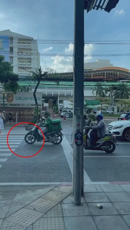 โซเชียลเอือมระอา ผู้ใช้รถเมืองไทย "มักง่าย" ไม่จอดชะลอทางม้าลาย