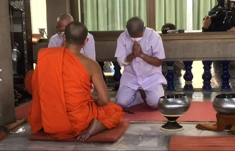 พระราชทานเพลิงศพหมอกระต่ายแล้ววันนี้ ครอบครัวเพื่อนร่วมส่งครั้งสุดท้าย