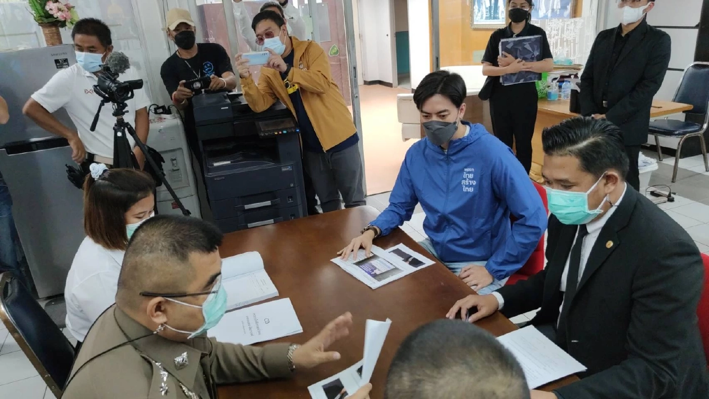 ฟิล์ม รัฐภูมิควงทนายฯ แจ้งความเอาผิด “ดร.อานนท์”หมิ่นประมาทหญิงหน่อย