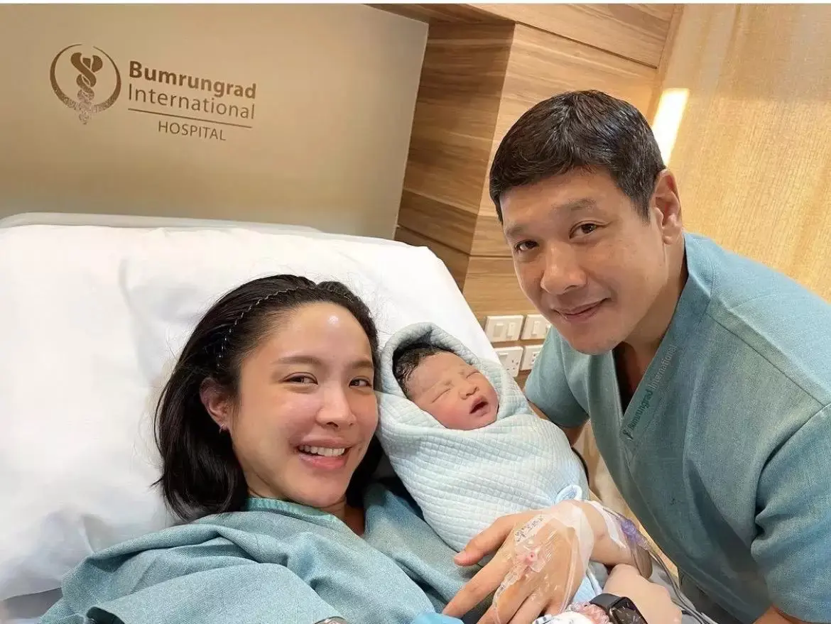 “น้ำชา ชีรณัฐ” คลอดแล้ว เปิดใจถึงวินาทีเป็นแม่ นี่คือความเจ็บปวดที่งดงาม